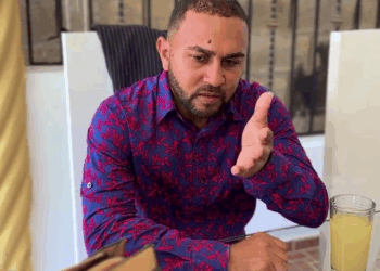 [COMPLETO] 0339H1114 S0020 Gracias a esta peluquera, mujer descubre el secreto de su esposo Nicauris Javier