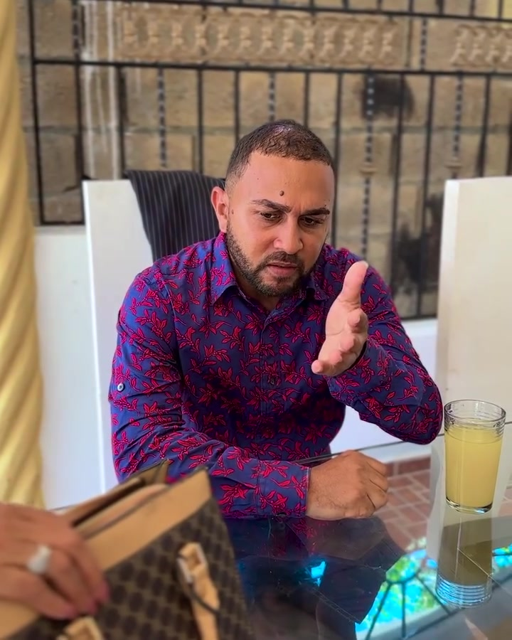 [COMPLETO] 0339H1114 S0020 Gracias a esta peluquera, mujer descubre el secreto de su esposo Nicauris Javier