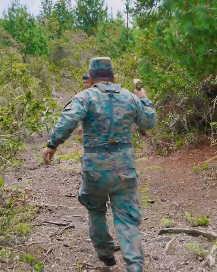 [COMPLETO] 0380H1030 S0083 Perforó la llanta de este carro para salvar a esta señorita sin pensar en las consecuencias Estef