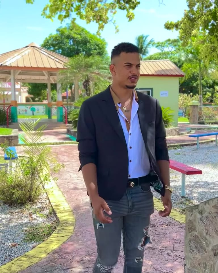 [COMPLETO] 0387H1114 S0020 lla siempre actuaba extraño sin saber la realidad Nicauris Javier