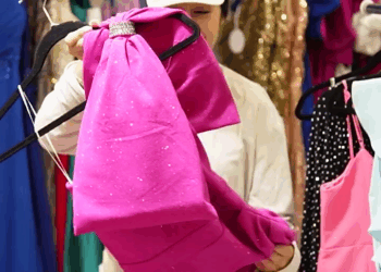 [COMPLETO] 0005H1030 Esta vendedora no la quizo atender sin saber que era famosa