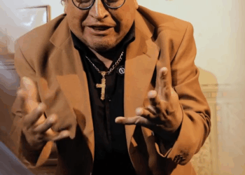 [COMPLETO] 0423H1030 S0083 Se lanzaron en paracaídas para huir de su boda Estefany