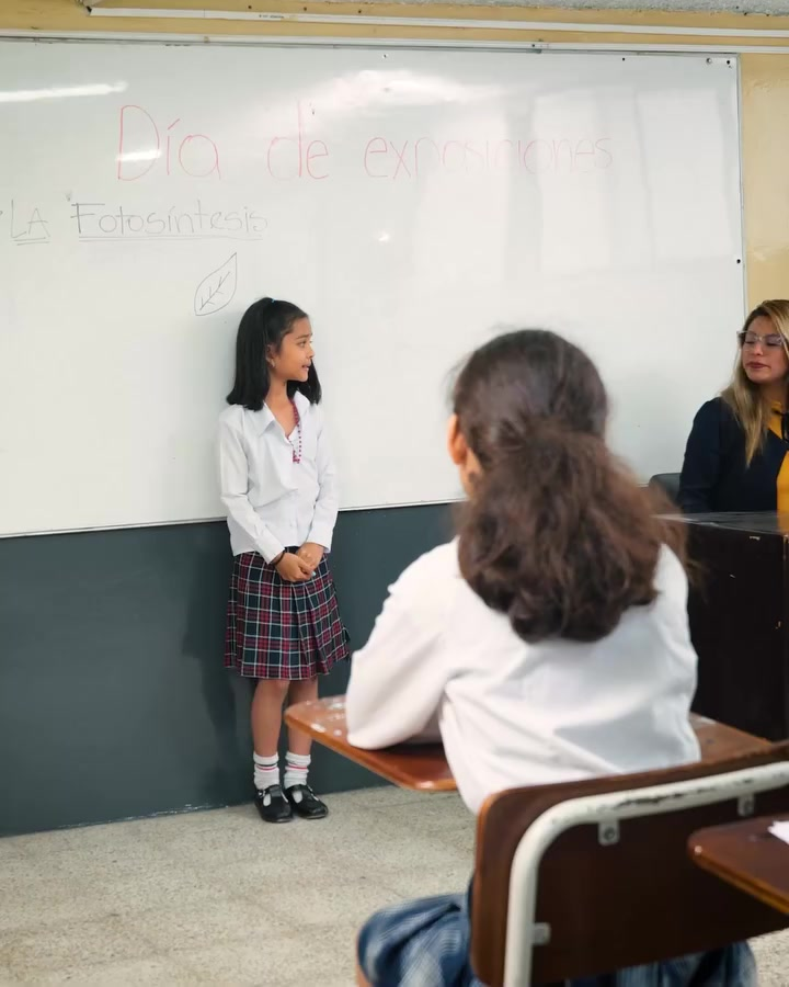 [COMPLETO] 0464H1030 S0083 Padre sorprende a su hija el dia de sus cumpleaños, sin pensar que reaccionaria de esta manera Este
