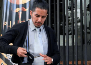 [COMPLETO] 0476H1030 S0083 Niña inteligente descubre a su madrastra f!ngir embarazo Estefany