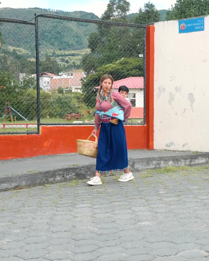 [COMPLETO] 0480H1030 S0083 Por estar en el celular, esta señora sufrió las consecuencias Estefany