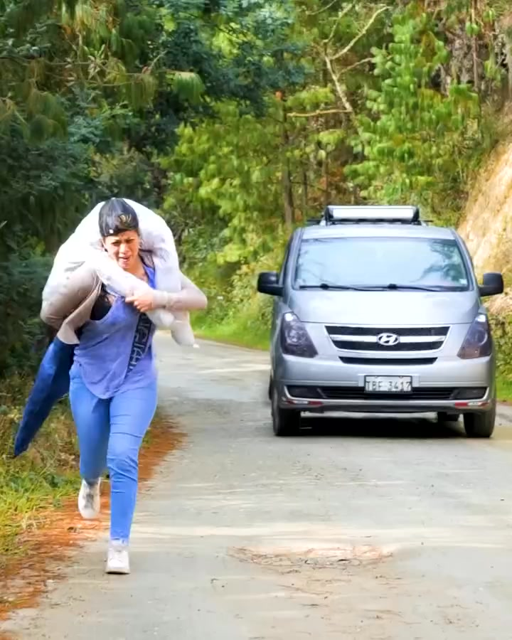 [COMPLETO] 0501H1030 S0083 Dos policias se disfrazaron de maleantes para salvar a una mujer a su bebe Estefany