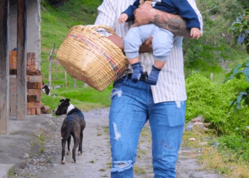 [COMPLETO] 0530H1030 S0083 Rescato a una bebé en el río y la cuidó hasta que pasó esto Estefany