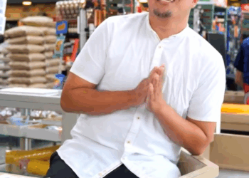 [COMPLETO] 0544H1030 S0083 Mujer amarra un carrito de compras a un vehículo por esta razón Estefany