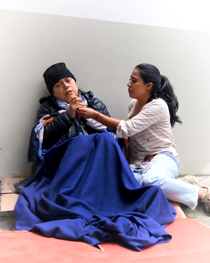 [COMPLETO] 0553H1030 S0083 Señorita se lleva un maletín lleno de dinero para salvar a su mamá Estefany