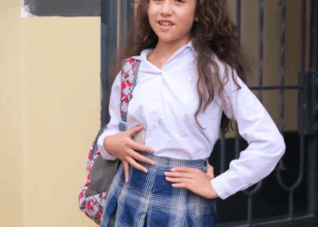 [COMPLETO] 0556H1030 S0083 Niña millonaria trata de esta manera a compañera de la escuela, hasta que su madre le hizo esto Est