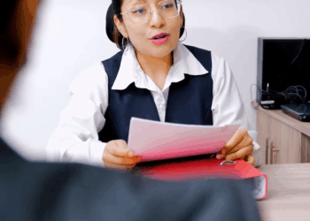 [COMPLETO] 0588H1030 S0083 Lo lanzó por los aires para quedarse con su fortuna, pero la empleada fue más inteligente Estefany