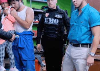 [COMPLETO] 0598H1030 S0083 Mujer se esconde en una mecánica para aprovecharse de su dinero Estefany