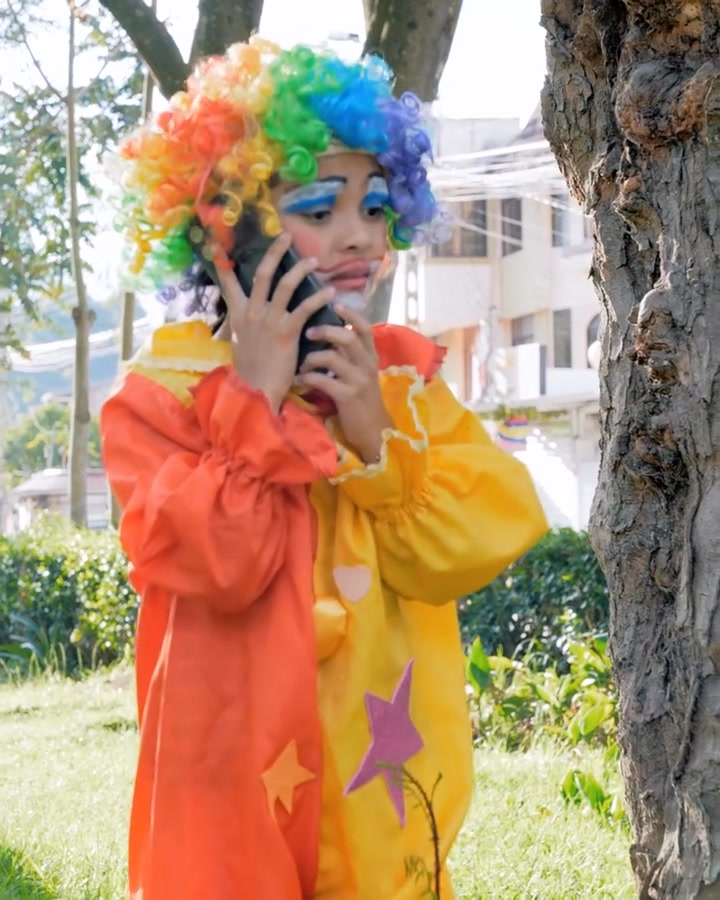 [COMPLETO] 0607H1030 S0083 Niña se disfrasa de payaso y descubre a su papá con otra mujer Estefany