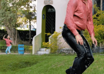 [COMPLETO] 0608H1030 S0083 Niña tomaba las cosas de las personas del parque para poder comer Estefany