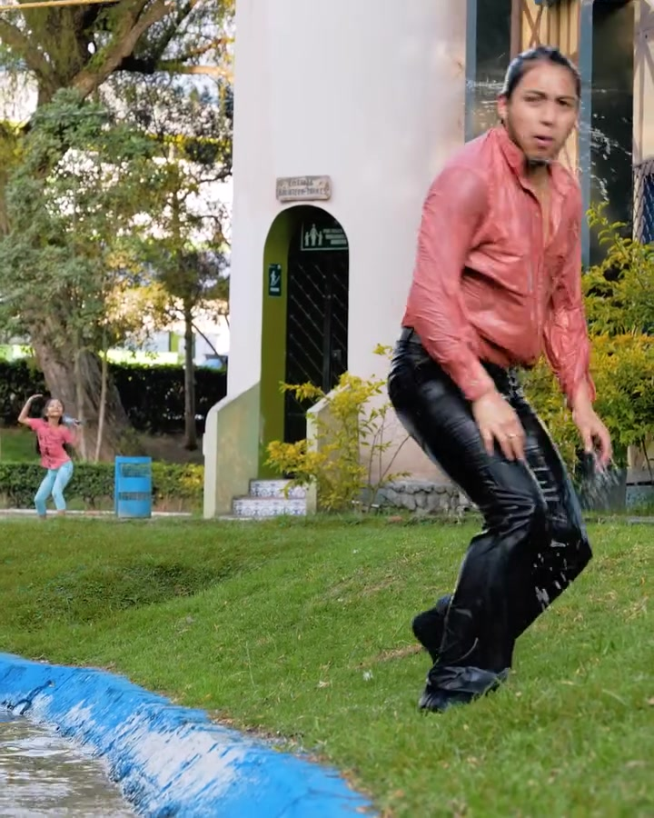 [COMPLETO] 0608H1030 S0083 Niña tomaba las cosas de las personas del parque para poder comer Estefany