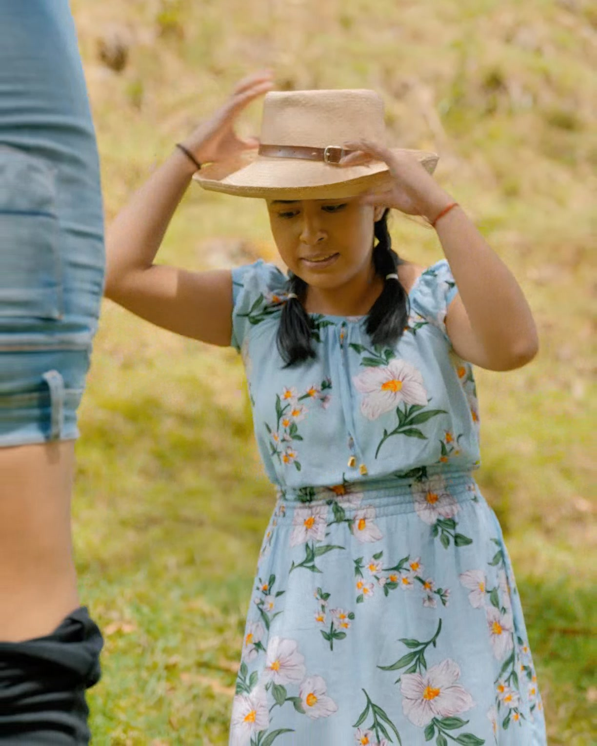 [COMPLETO] 0633H1030 S0083 Madre e hija escaparon por la puerta de la mascota y terminaron colgados en una trampa