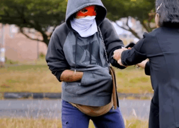 [COMPLETO] 0647H1030 S0083 Empresario se queda en la calle por jugarle a dos mujeres Estefany