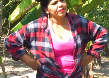 [COMPLETO] 0639H1114 S0088 Hizo esto con un choclo porque su marido no lo hacìa Vicky Salazar