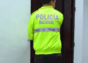 [COMPLETO] 0655H1114 S0088 Nunca tengas mucha confianza con tu amiga Vicky Salazar