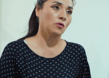 [COMPLETO] 0704H1030 S0083 Peluquero se negó a cortar el cabello de su cliente por ser de baja estatura Estefany