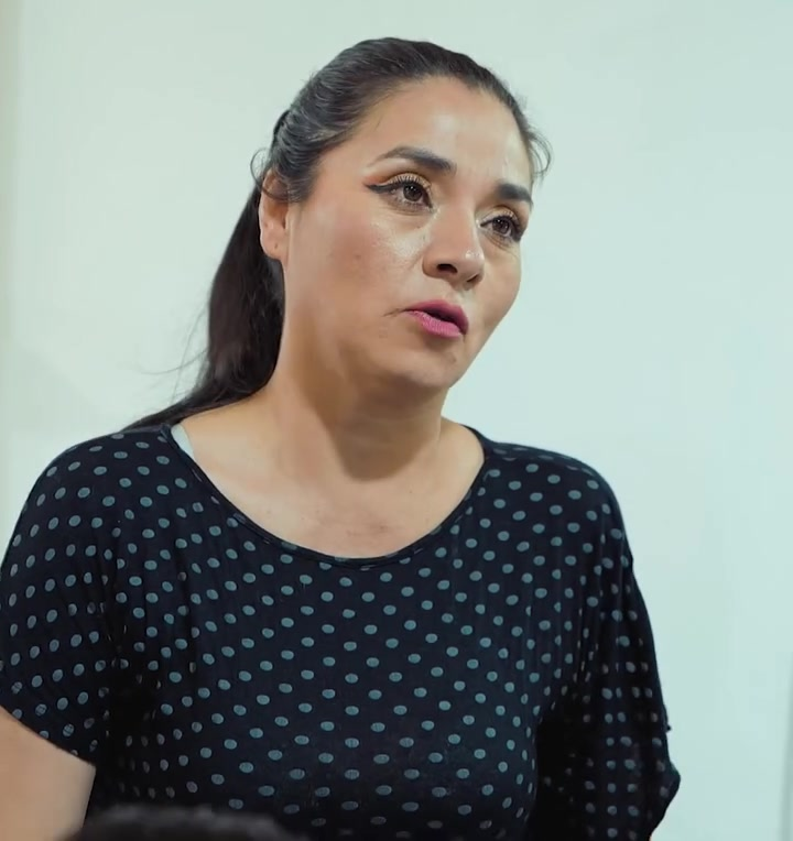 [COMPLETO] 0704H1030 S0083 Peluquero se negó a cortar el cabello de su cliente por ser de baja estatura Estefany