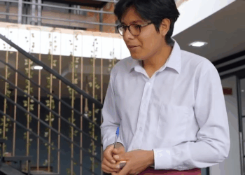 [COMPLETO] 0717H1030 S0083 Tiende una trampa en este mesero sin pensar que eso pasaría Estefany