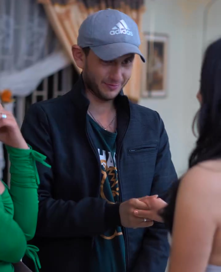 [COMPLETO] 0697H1114 S0088 Su mujer le puso el cuerno con su propia hija Vicky Salazar