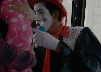 [COMPLETO] 0767H1030 S0083 Lo juzgaron por ser un payaso pero él salvo a este bébé Estefany