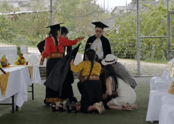 [COMPLETO] 0775H1030 S0083 Estudiante dio a luz justo el día de su graduación no te imaginas como reaccionaron sus padres Este