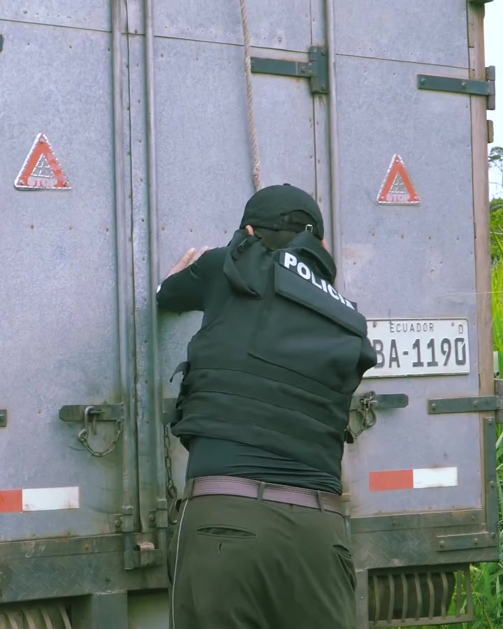 [COMPLETO] 0078B1114 S0087 P0licias acusaron de l4drón a la persona equivocada y se llevaron una gran sorpresa La VIDA SIGUE