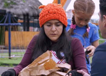 [COMPLETO] 0130H1030 S0082 Vendedora de canguil revela la doble cara de la esposa de un millonario Historias de Yomi