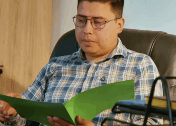 [COMPLETO] 0386H1030 S0083 Reo se vistió de policía para sacar a su esposa de la cárcel Estefany