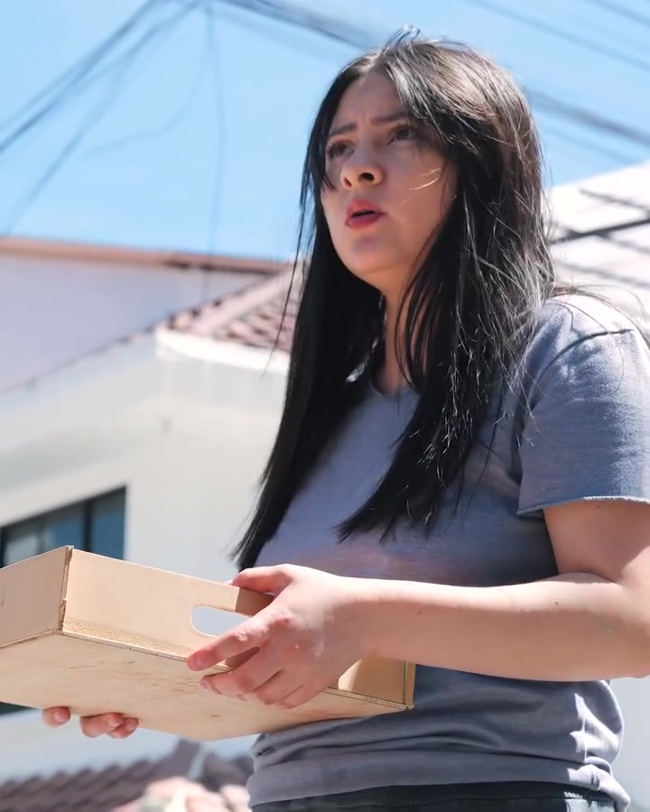 [COMPLETO] 0483H1030 S0083 Por estar en el celular a su esposa le pasó algo increíble Estefany