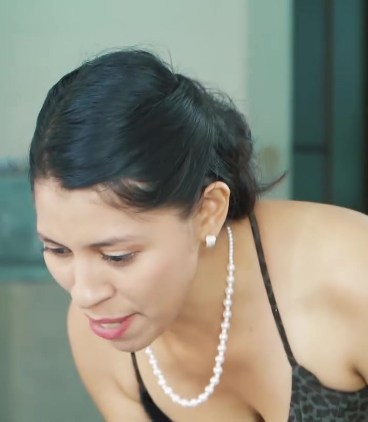 [COMPLETO] 0087H1114 S0087 Periodista intenta comprar con su cu3rpo un puesto de trabajo y al final pasa esto La VIDA SIGUE