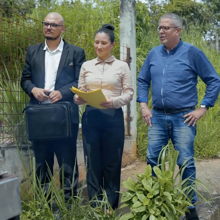 [COMPLETO] 0088H1030 Presumía su carro nuevo a su vecina que le prestó una garantía para que lo compre