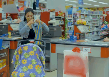 [COMPLETO] 0091H1030 Niño r0bαbα en el supermercado para que su pequeña hermana pueda alimentarse, ya que su madre hacia