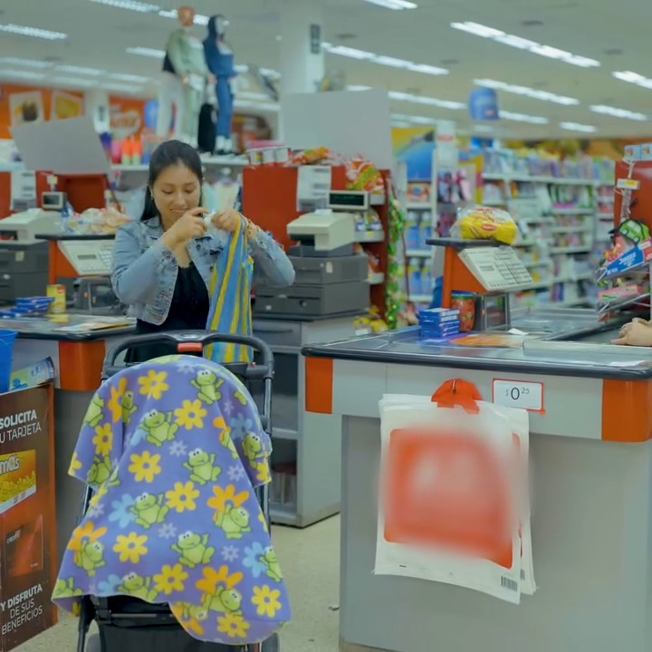 [COMPLETO] 0091H1030 Niño r0bαbα en el supermercado para que su pequeña hermana pueda alimentarse, ya que su madre hacia