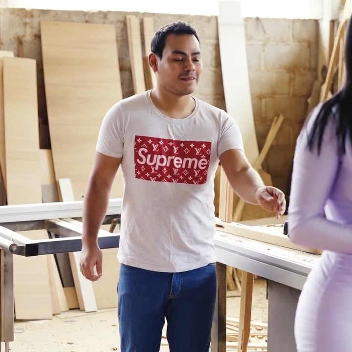 [COMPLETO] 0093H1030 Vendedora despreció de la peor manera a este carpintero, sin imaginar lo que pasaría