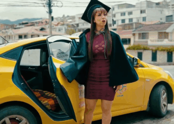 [COMPLETO] 0095H1030 Chismoseaba y hablaba mal de esta estudiante trabajadora, hasta que su propia hija le tapo la boca