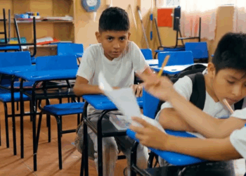 [COMPLETO] 0098H1030 Niño que estaba en el cementerio pedia a su madre que se despierte para que le de explicaciones a su