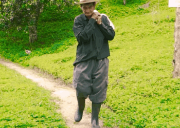 [COMPLETO] 0101H1114 S0087 Hum!ll0 a un hombre del campo por vender en la calle, hasta que recibió esta gran lección