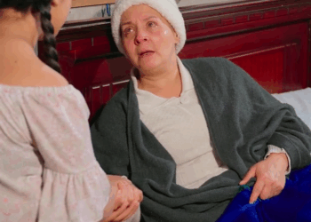 [COMPLETO] 0129H1126 S0094 Esta tierna niñα pεrdió a su madre y a su abuelita, pero ellas la cuidaban de esta manera