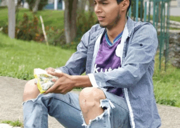 [COMPLETO] 0146H1126 S0094 Joven humilde salvó la vida a una mujer millonaria y ella le pagó así