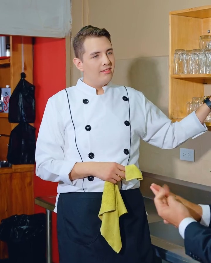 [COMPLETO] 0157H1126 S0094 Hermosa mujer le dio de probar de su propio chocolate a albañil irrespetuoso