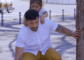 [COMPLETO] 0202H1126 S0095 Padre soltero intenta conquistar a la profesora de su hija Yomi