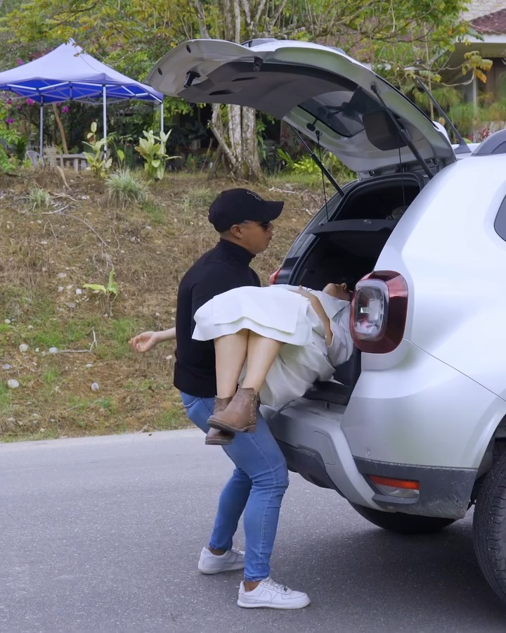 [COMPLETO] 0217H1126 S0095 Policía esconde a una monja en su cajuela creyendo que nadie descubriría su delito Yomi