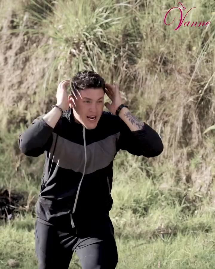 [COMPLETO] 0295H1126 S0096 Trat0 mal a este p0bre h0mbre sin imaginar quien en realidad era Vanne