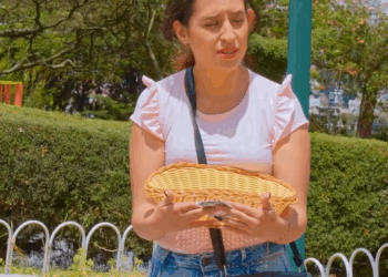 [COMPLETO] 0067H1126 S0094 Señorita recibe una buena recompensa por su generosidad