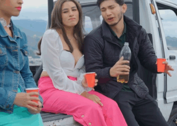 [COMPLETO] 0075H1126 S0094 Prefería pasar tiempo con sus amigos y no ir a la universidad pero sus padres le dieron una gran lec