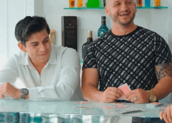 [COMPLETO] 0085H1126 S0094 Camionero encuentra a este niño en su carro sin imaginar lo que pasaría después